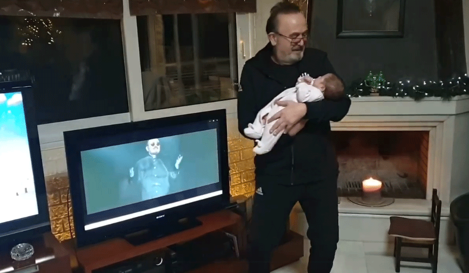 Δείτε για πρώτη φορά τον Σταμάτη Γονίδη να χορεύει με την τριών μηνών κόρη του!