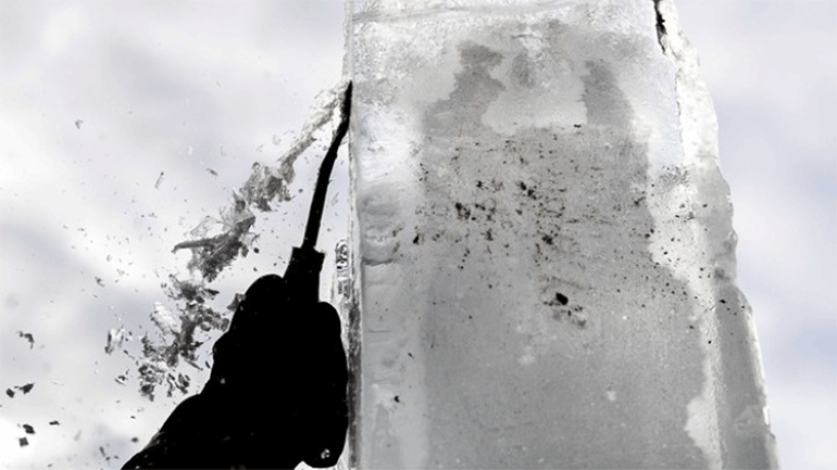 Ο «Ice Man» φωτογραφίζει την παγωνιά του χειμώνα Ο «Ice Man» φωτογραφίζει την παγωνιά του χειμώνα