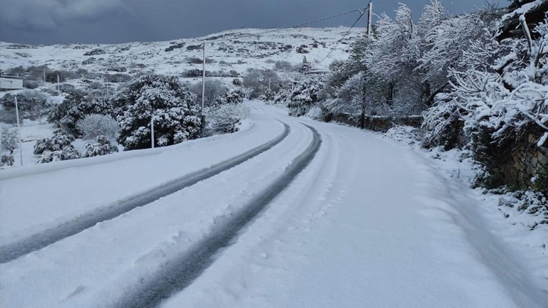 Σφοδρές χιονοπτώσεις και διακοπές ρεύματος στην Πάρο