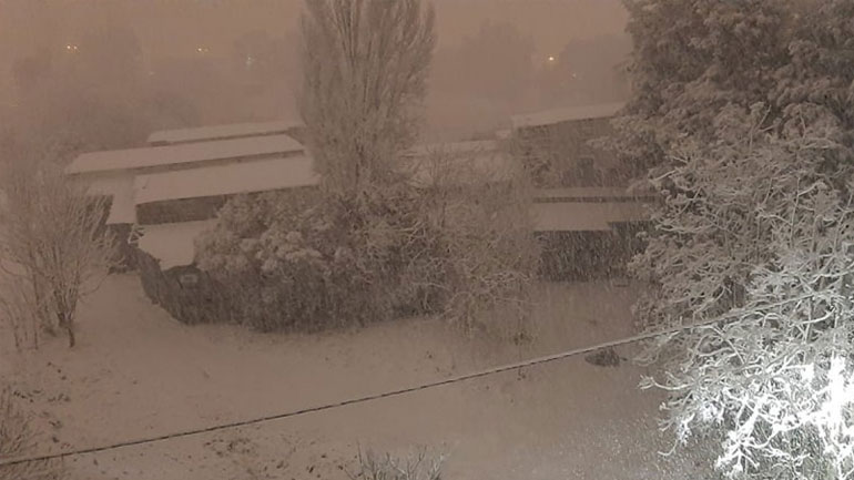 «Δίνουμε μάχη με τον χιονιά» λέει ο δήμαρχος Αμαρουσίου Θ. Αμπατζόγλου