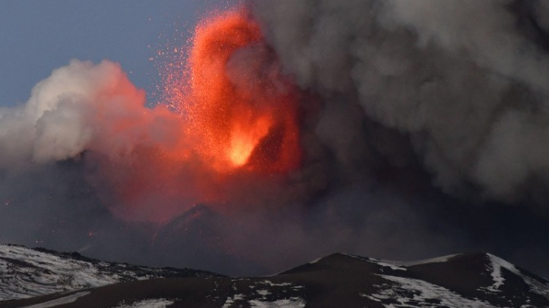 Ιταλία: Κλειστό το αεροδρόμιο της Κατάνης λόγω της νέας θεαματικής έκρηξης της Αίτνας
