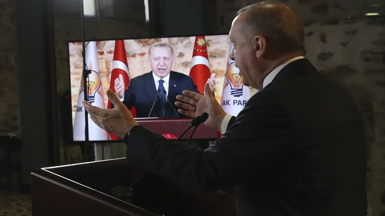 Τουρκία: Η αντιπολίτευση πιέζει την κυβέρνηση για απαντήσεις για τις εκτελέσεις των Τούρκων ομήρων στο Ιράκ