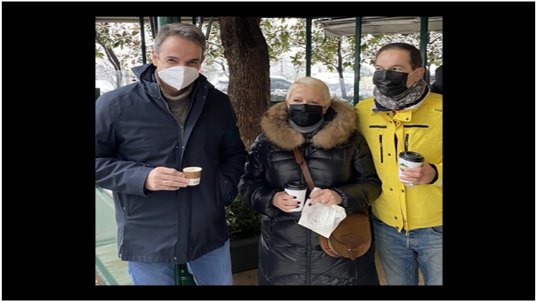 Ο ανάλγητος «“Mr. Bean”-Μητσοτάκης» και οι επιδειξίες παρατρεχάμενοί του