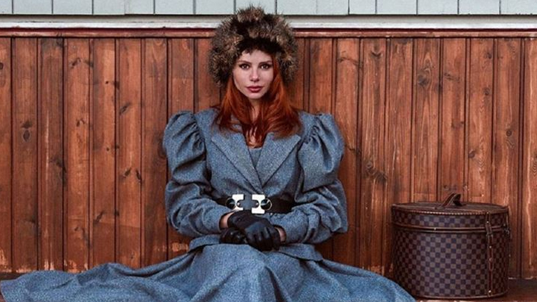 Η Έβελυν Καζαντζόγλου μας δείχνει πώς να προστατευτούμε από το κρύο με στυλ