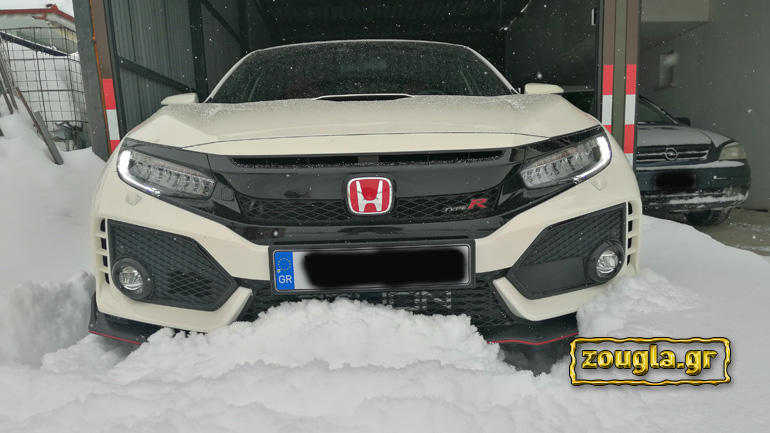 Κλειδωμένο  στο γκαράζ λόγω… χιονιά