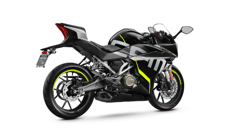 Πολύ επιθετική ουρά, ιδανική για να τραβήξει τα βλέμματα στα φανάρια!