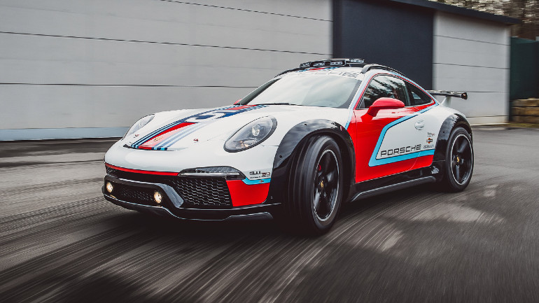 Η Porsche δεν εγκαταλείπει το ηλεκτρικό της πρόγραμμα, αλλά κοιτάζει και τα συνθετικά καύσιμα