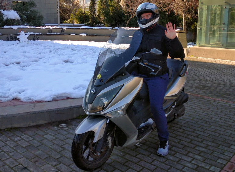 Στο σταθμό μετρό του Χολαργού βρεθήκαμε με τον κο Κατσαμπίρη...