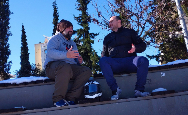 Συζήτηση στα χιόνια με τον πάντα ευγενικό Γιάννη