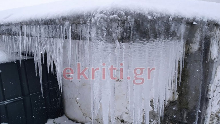 Έντονες χιονοπτώσεις στο Οροπέδιο Λασιθίου – Μετακινήσεις μόνο με αντιολισθητικές αλυσίδες