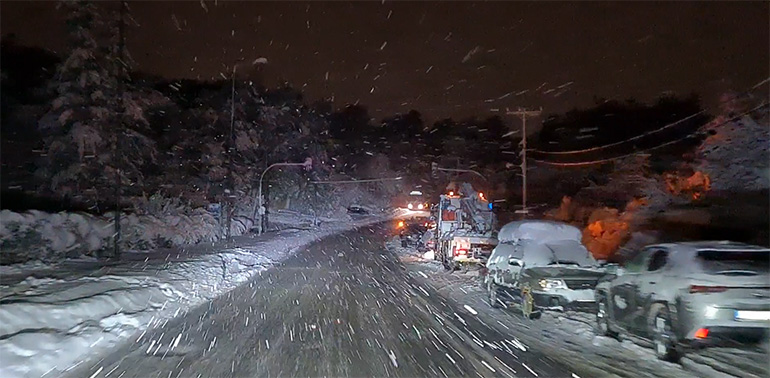 Μη σου τύχει που λέμε αλλά έλα που... έτυχε! Μαζί με το χιόνι εξαφανίστηκε το ρεύμα!