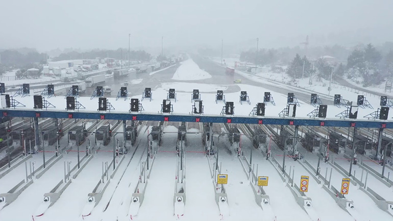 Εθνική οδός κλειστή γιατί... χιόνισε!!!