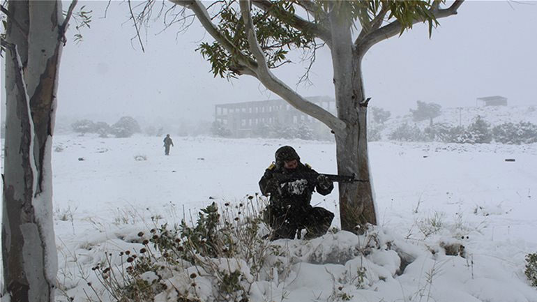 Εντυπωσιακές εικόνες από την εκπαίδευση της Σχολής Ευελπίδων στα χιόνια