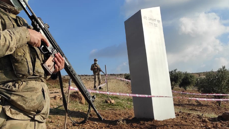 Ο «μυστηριώδης μονόλιθος» εμφανίστηκε στο Κονγκό