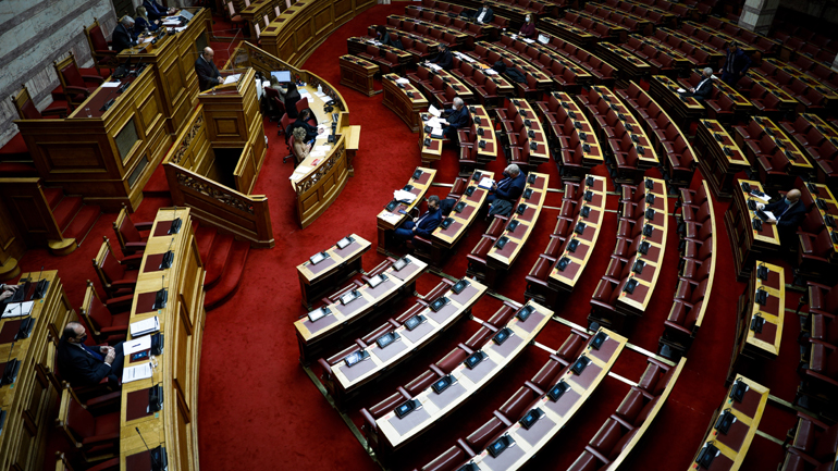 Βουλή: Ψηφίστηκε το νομοσχέδιο για το μισθολόγιο της ΑΑΔΕ
