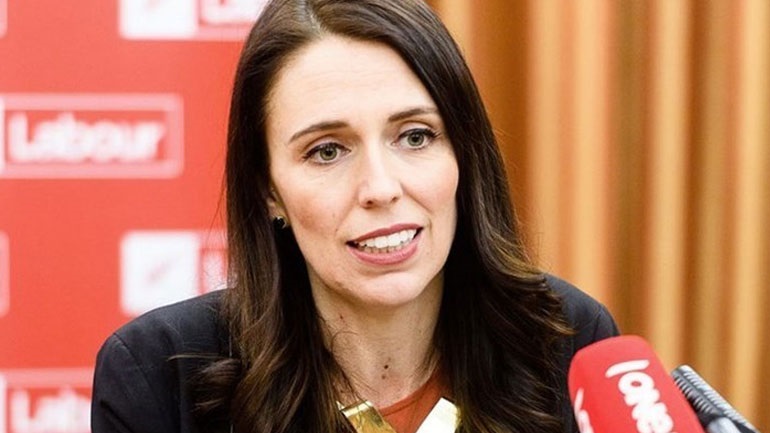 Νέα Ζηλανδία: Η πρωθυπουργός ανακοινώνει τη δωρεάν διάθεση προϊόντων περιόδου στα σχολεία