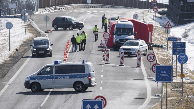 Για ακόμη δέκα μέρες παρατείνονται οι έλεγχοι στα σύνορα της Γερμανίας με την Τσεχία και το Τιρόλο