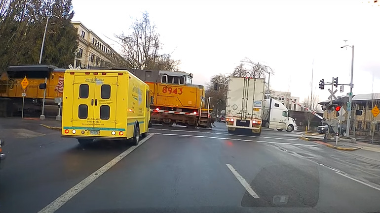 Τρένο εναντίον φορτηγού