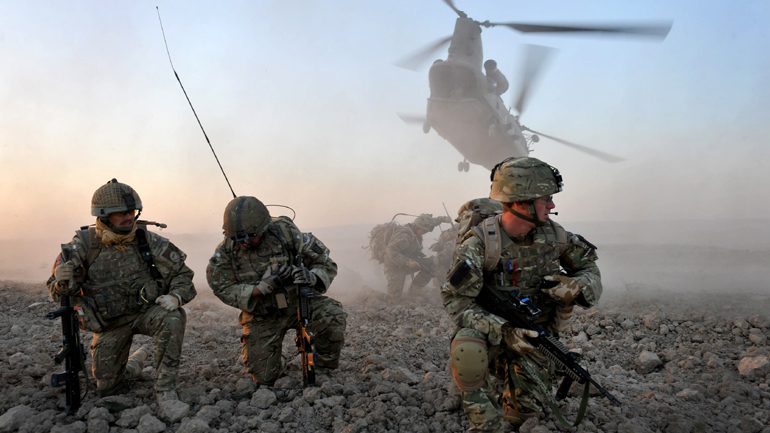 Οι υπουργοί Άμυνας του NATO συζητούν το μέλλον της αποστολής στο Αφγανιστάν