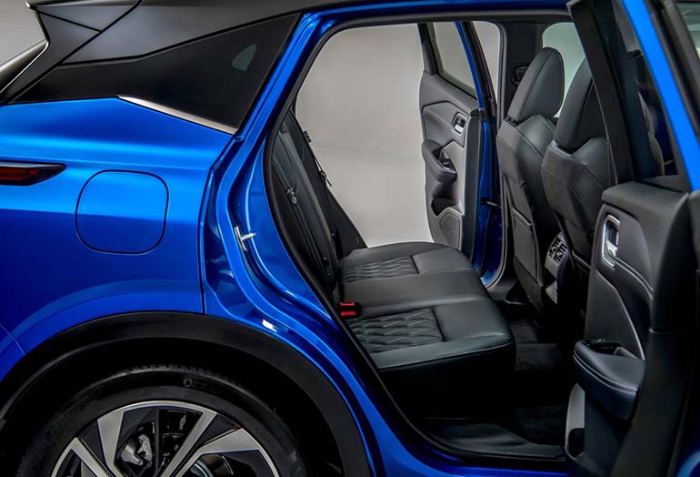 Πολυτέλεια και για τους πίσω επιβάτες...