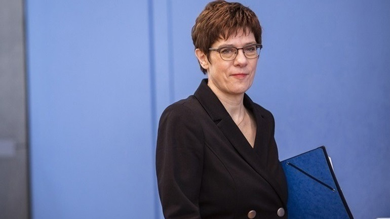 Το Βερολίνο χαιρετίζει την παραμονή των αμερικανικών δυνάμεων στη Γερμανία