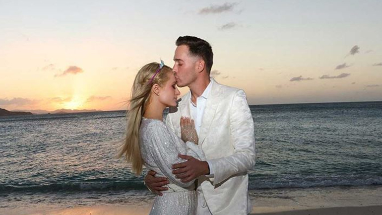 Η Paris Hilton αρραβωνιάστηκε σε ιδιωτικό νησί!