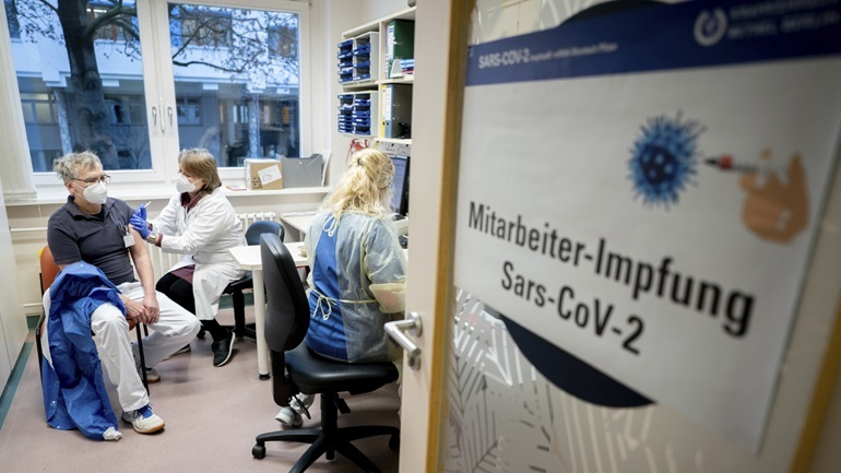 Δημοσκόπηση: Το εμβόλιο των BioNTech/Pfizer προτιμά το 84% των Γερμανών