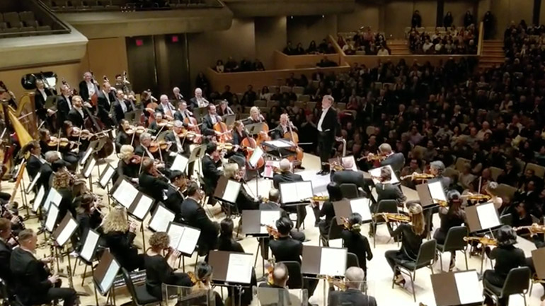 Έκπληξη στον μαέστρο!