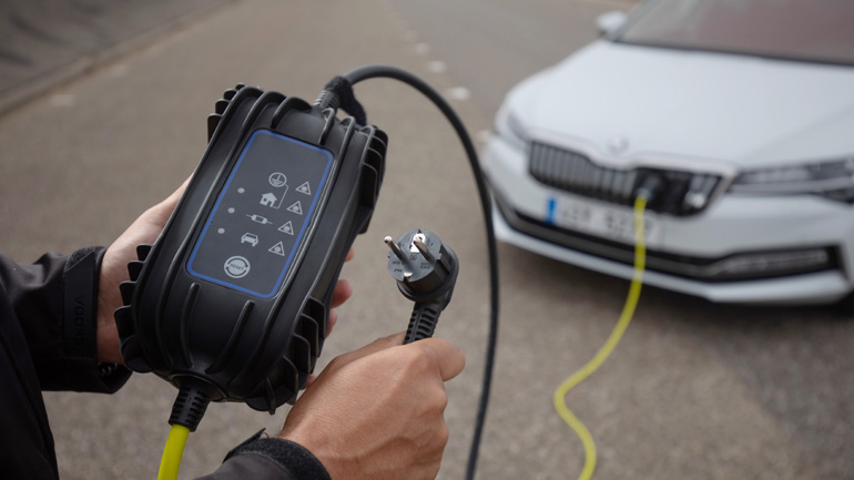 Σε 15 μήνες η Skoda έφτιαξε 100.000 μπαταρίες για plug-in μοντέλα