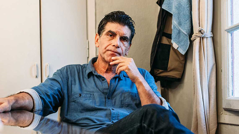 Γιάννης Μπέζος: «Με ενοχλεί που είναι στο στόχαστρο κάποιοι και ότι οι υπόλοιποι είναι άγιοι»