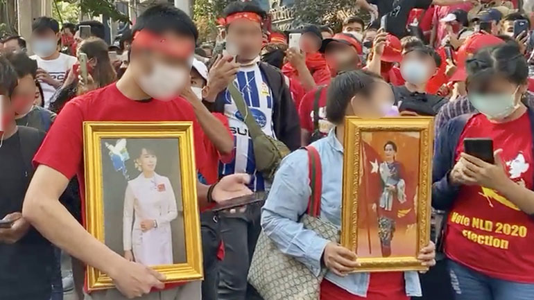 Μιανμάρ: Υπέκυψε στα τραύματά της διαδηλώτρια που είχε πυροβοληθεί στο κεφάλι