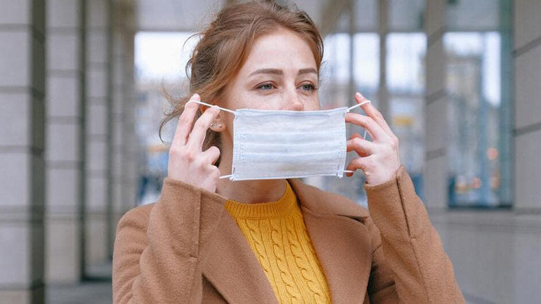 «Ο κορωνοϊός θα παραμείνει ανάμεσά μας – Τι συνεπάγεται αυτό για την υφήλιο»