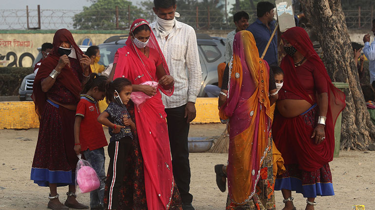 Ινδία: Σχεδόν 14.000 κρούσματα του νέου κορωνοϊού μέσα σε μια μέρα