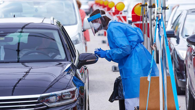 Ο υπουργός Υγείας της Αυστρίας καλεί τον κόσμο να κάνει χρήση της ευρείας προσφοράς σε τεστ