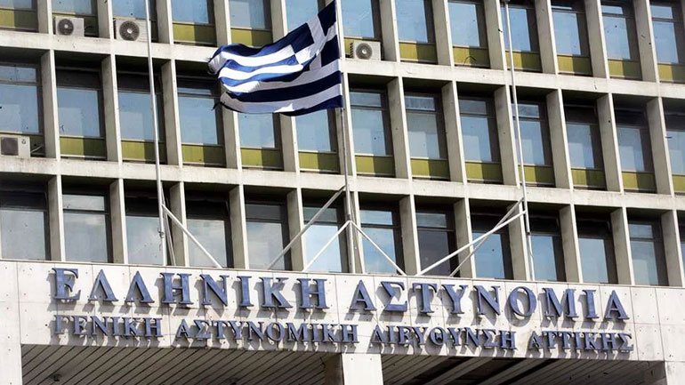 Έφτασε στη ΓΑΔΑ ο δικηγόρος του Λιγνάδη