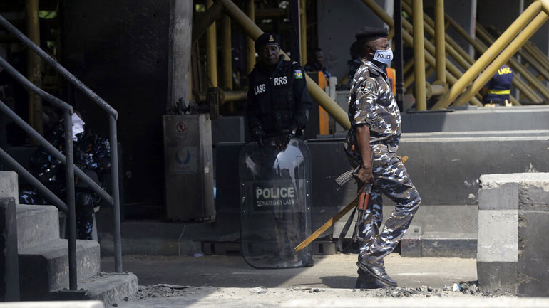 Νιγηρία: Στρατιωτικό αεροσκάφος συνετρίβη ενώ προσέγγιζε το αεροδρόμιο της Αμπούτζα