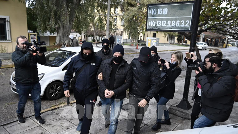 Με χειροπέδες στην Ευελπίδων ο Δημήτρης Λιγνάδης