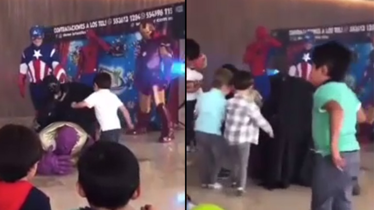 Μικρά παιδιά τα βάζουν με τον κακό υπερήρωα