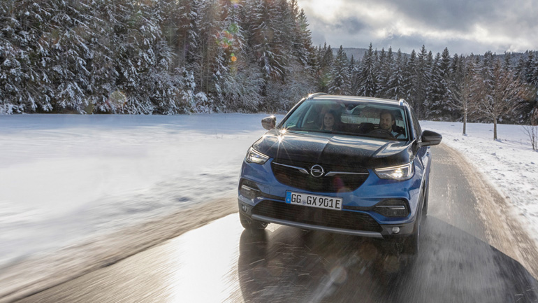 To plug-in υβριδικό SUV της Opel με τις off-road ικανότητες