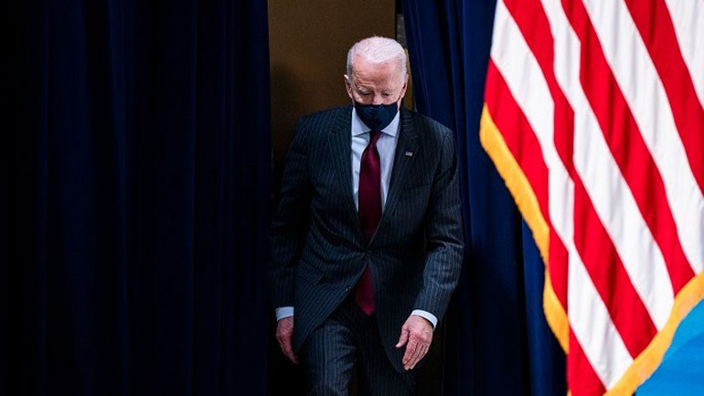 ΗΠΑ: Μεσίστιες οι σημαίες για τους 500.000 νεκρούς της πανδημίας