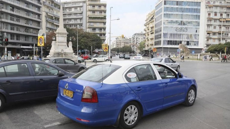 Θεσσαλονίκη: Δωρεάν μεταφορά πολιτών στο εμβολιαστικό κέντρο της ΔΕΘ από οδηγούς ταξί