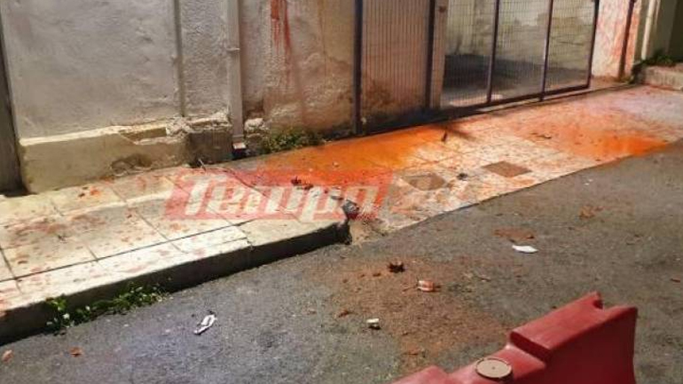 Πάτρα: Επίθεση με μπογιές στο Τμήμα Μεταγωγών