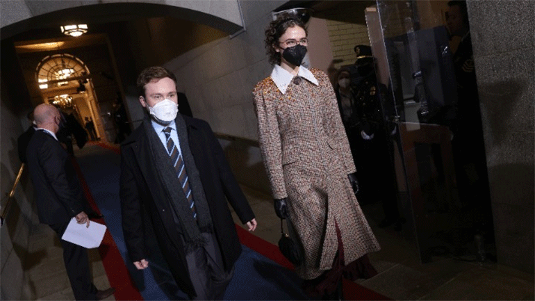 Η θετή κόρη της Κάμαλα Χάρις έκανε ντεμπούτο στην Εβδομάδα Μόδας της Νέας Υόρκης