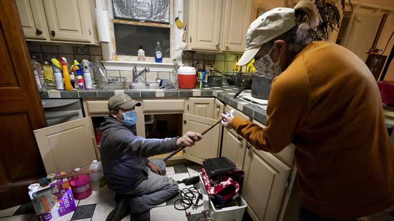 ΗΠΑ: Περισσότεροι από 7,9 εκατ. Τεξανοί συνεχίζουν να έχουν προβλήματα με την ύδρευση