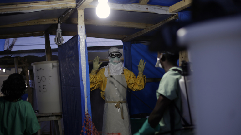 Έφθασαν στη Γουινέα περισσότερα από 11.000 εμβόλια για τον Έμπολα