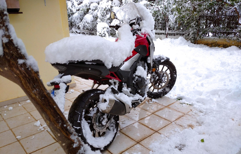 Πνίγηκε το CB500X μας στο χιόνι...