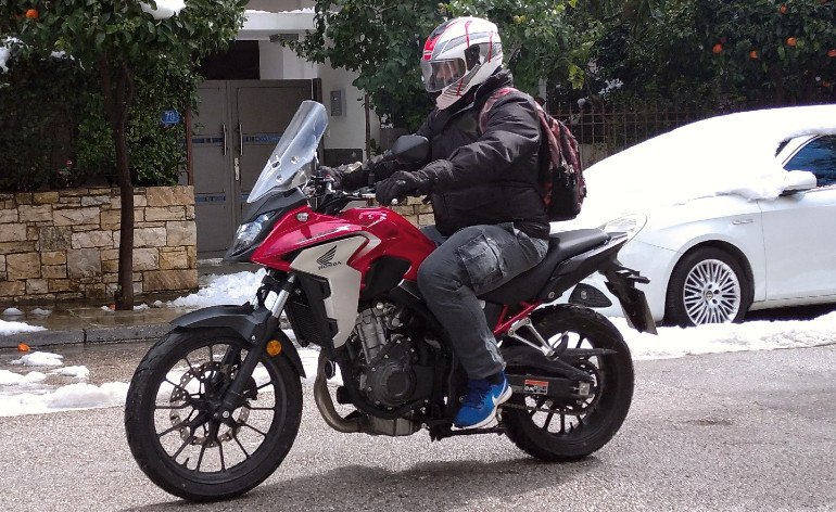 Άνετη θέση οδήγησης και εξαιρετική συμπεριφορά στον δρόμο.