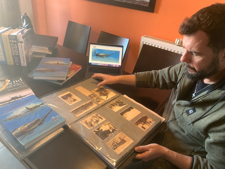 Ο Δημήτρης Βασιλόπουλος μας δείχνει τα σπάνια, ανέκδοτα αρχεία που αξιοποιεί η ομάδα του για τη συγγραφή των τόμων