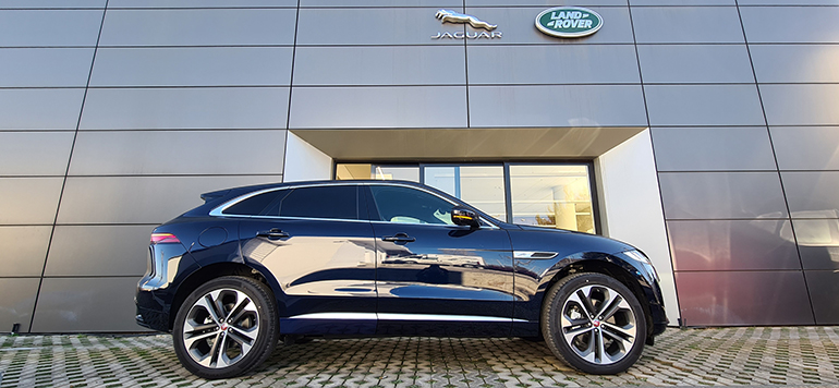Ένα από τα πρώτα Jaguar F-Pace το οποίο βρήκαμε στις εγκαταστάσεις της αντιπροσωπείας Jaguar - Τζώρτζης στα Γλυκά Νερά