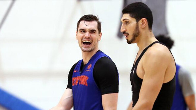 Ενές Καντέρ: «Αγαπώ τ’ αδέλφια μου τους Έλληνες γιατί φιλοξενούν τους πρόσφυγες από την Τουρκία»